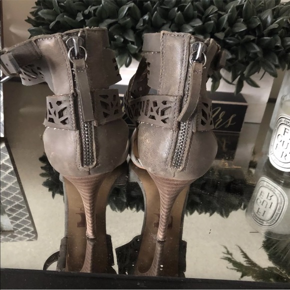 Joe’s Jeans Gray Heels Size 7.5 - Picture 2 of 4